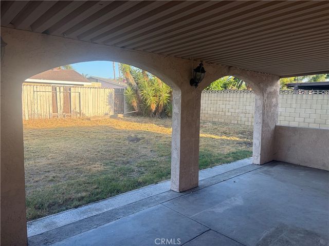 8636 Tamarind, Fontana, CA 92335