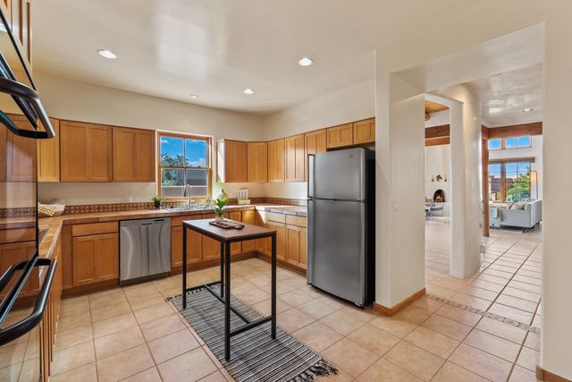41 E Via Plaza Nueva, Santa Fe, NM 87507