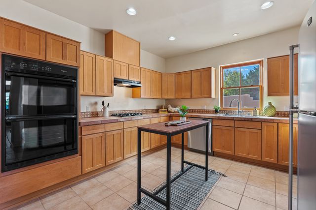 41 E Via Plaza Nueva, Santa Fe, NM 87507