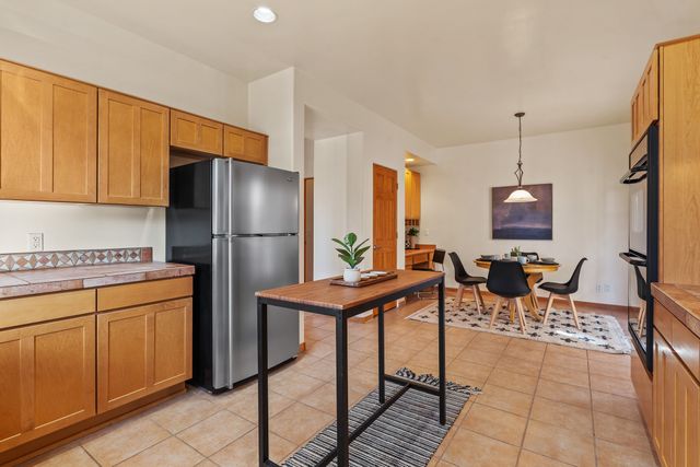 41 E Via Plaza Nueva, Santa Fe, NM 87507