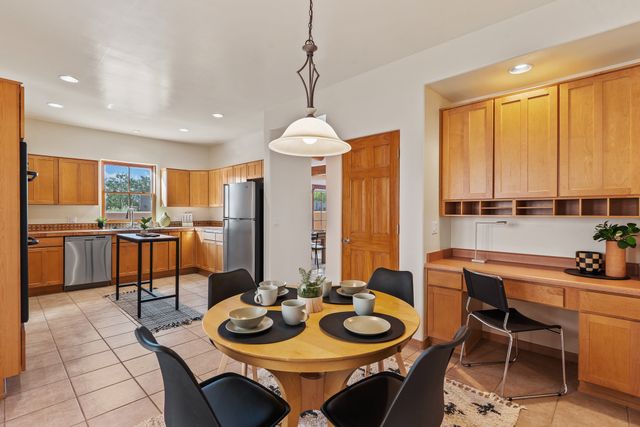 41 E Via Plaza Nueva, Santa Fe, NM 87507