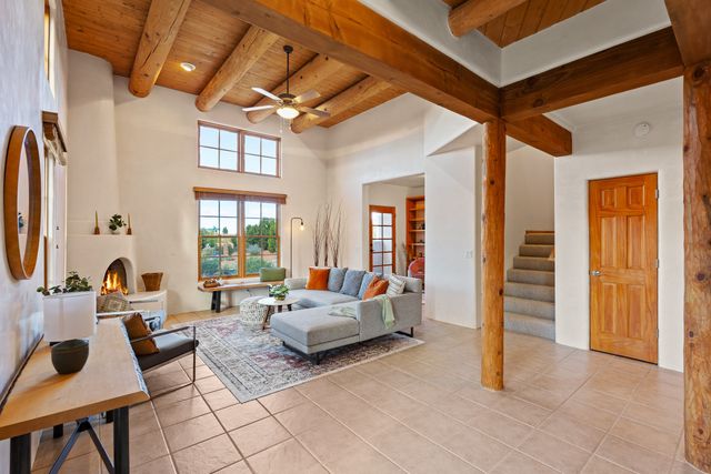 41 E Via Plaza Nueva, Santa Fe, NM 87507