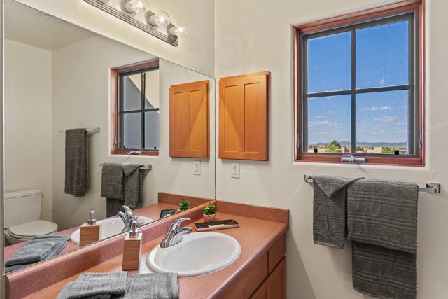 41 E Via Plaza Nueva, Santa Fe, NM 87507