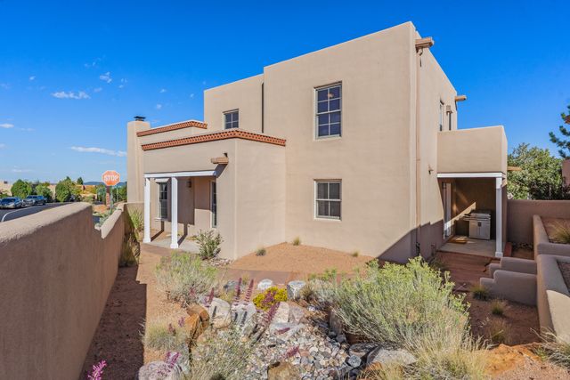 41 E Via Plaza Nueva, Santa Fe, NM 87507