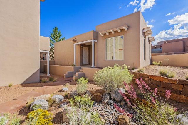 41 E Via Plaza Nueva, Santa Fe, NM 87507