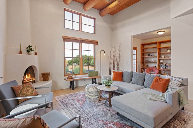41 E Via Plaza Nueva, Santa Fe, NM 87507