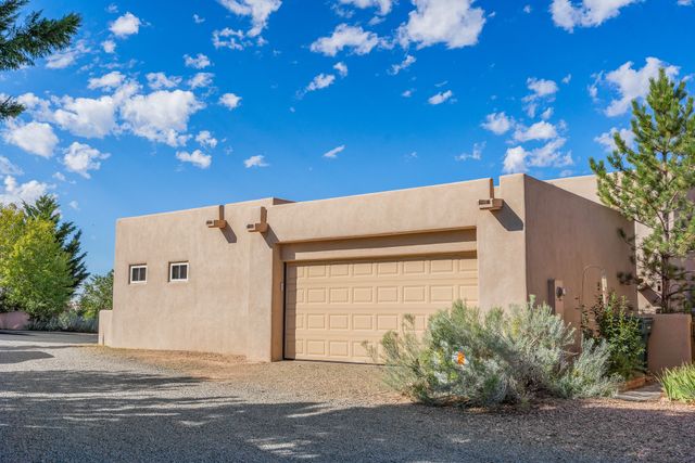 41 E Via Plaza Nueva, Santa Fe, NM 87507