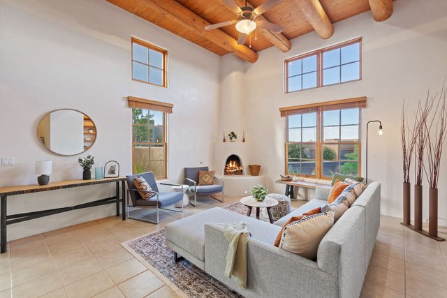 41 E Via Plaza Nueva, Santa Fe, NM 87507