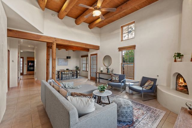 41 E Via Plaza Nueva, Santa Fe, NM 87507