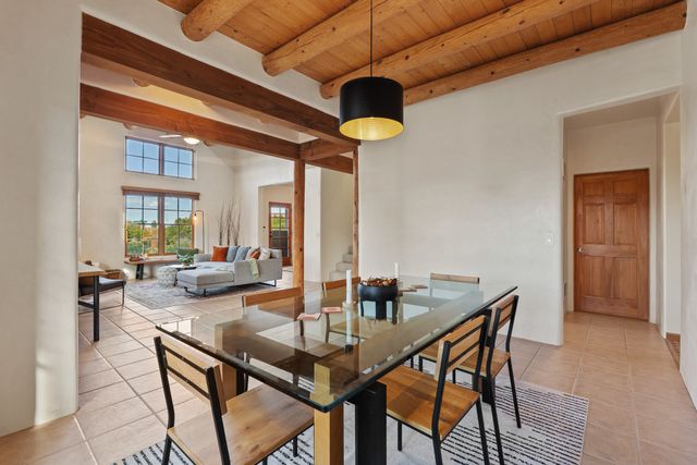 41 E Via Plaza Nueva, Santa Fe, NM 87507