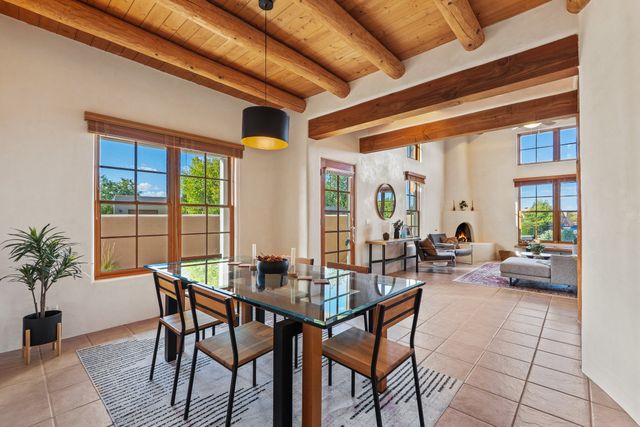 41 E Via Plaza Nueva, Santa Fe, NM 87507