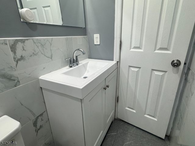 17 Home St, Franklin Twp., NJ 08873