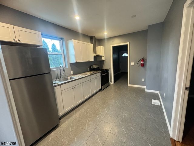 17 Home St, Franklin Twp., NJ 08873