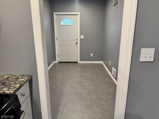 17 Home St, Franklin Twp., NJ 08873