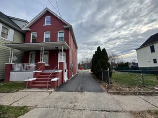 17 Home St, Franklin Twp., NJ 08873