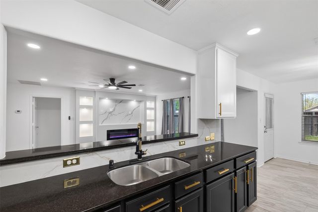 15807 Sonoma Park Drive, Houston, TX 77049