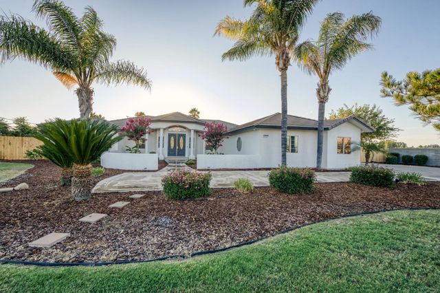 17448 Island Drive, Madera, CA 93636