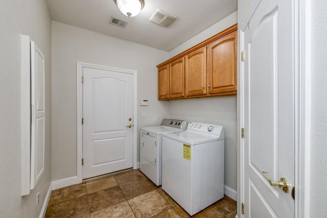 17448 Island Drive, Madera, CA 93636