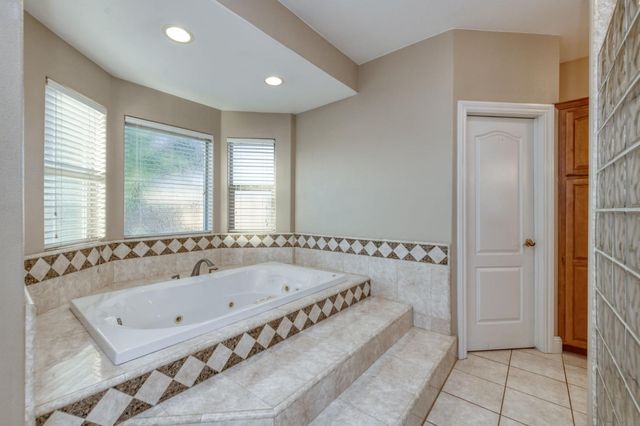 17448 Island Drive, Madera, CA 93636