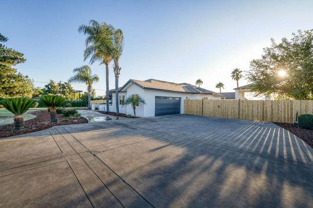 17448 Island Drive, Madera, CA 93636