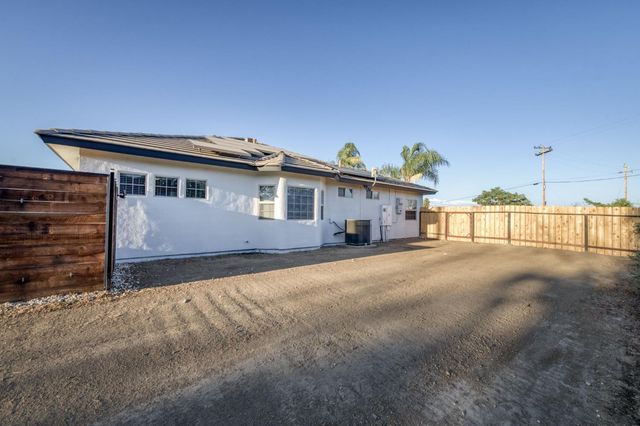 17448 Island Drive, Madera, CA 93636