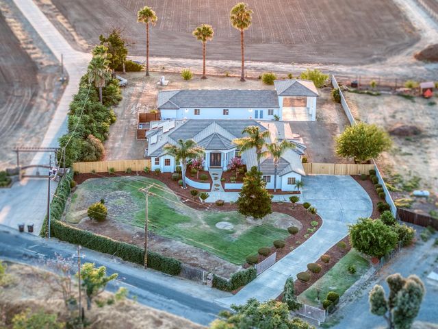 17448 Island Drive, Madera, CA 93636