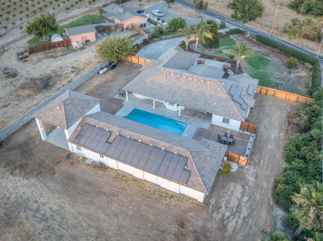 17448 Island Drive, Madera, CA 93636