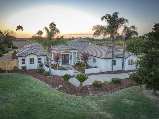 17448 Island Drive, Madera, CA 93636