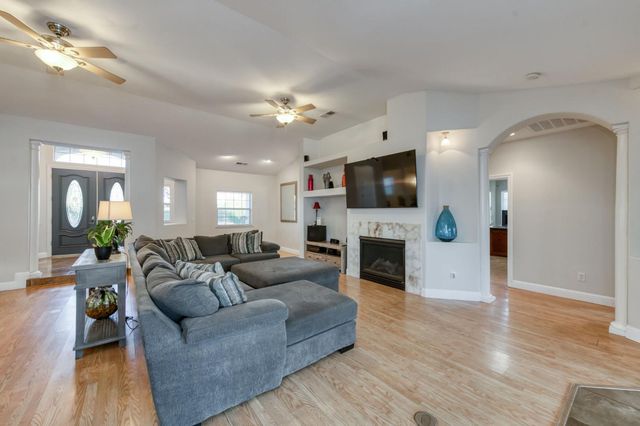 17448 Island Drive, Madera, CA 93636