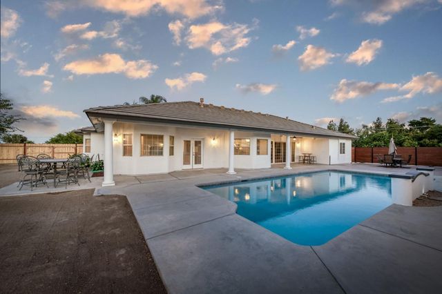 17448 Island Drive, Madera, CA 93636