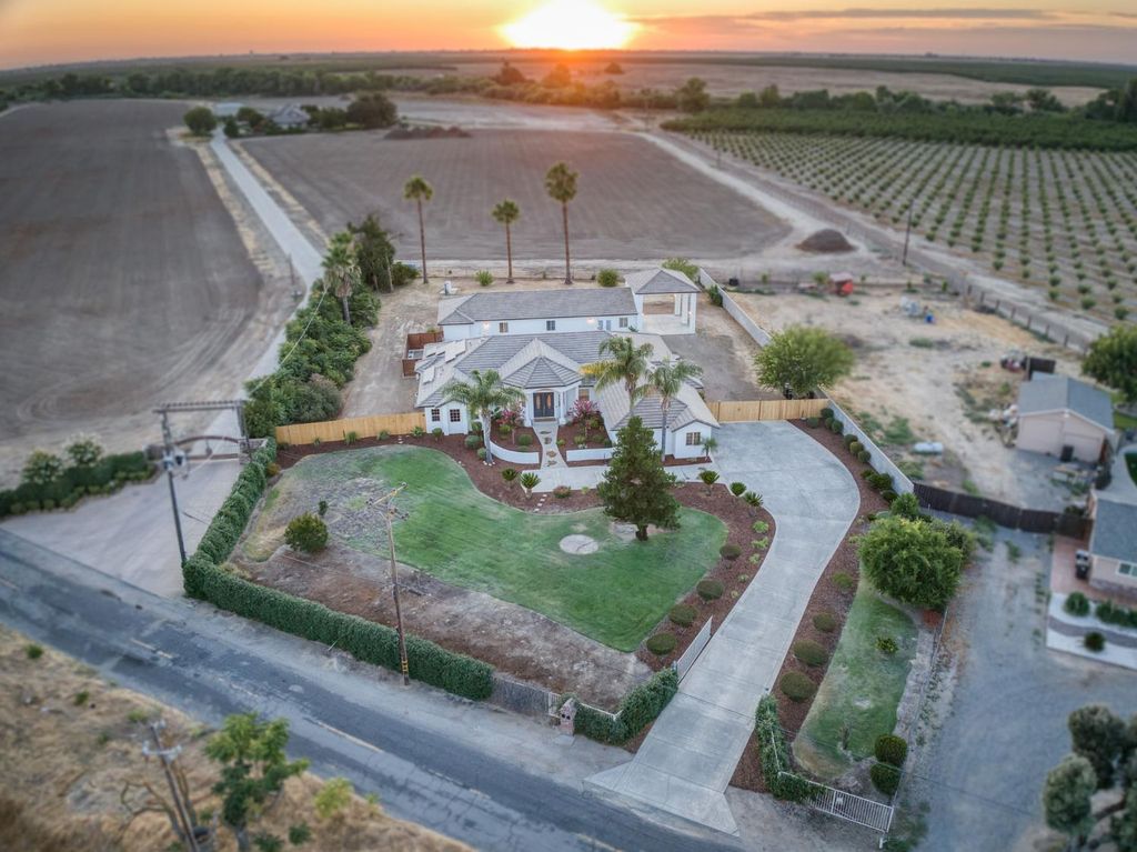 17448 Island Drive, Madera, CA 93636