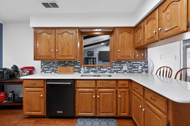 212 Edgewood Drive, Highland Village, TX 75077