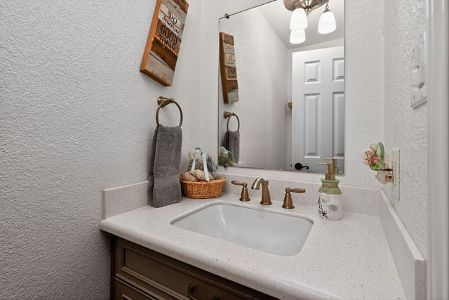 212 Edgewood Drive, Highland Village, TX 75077