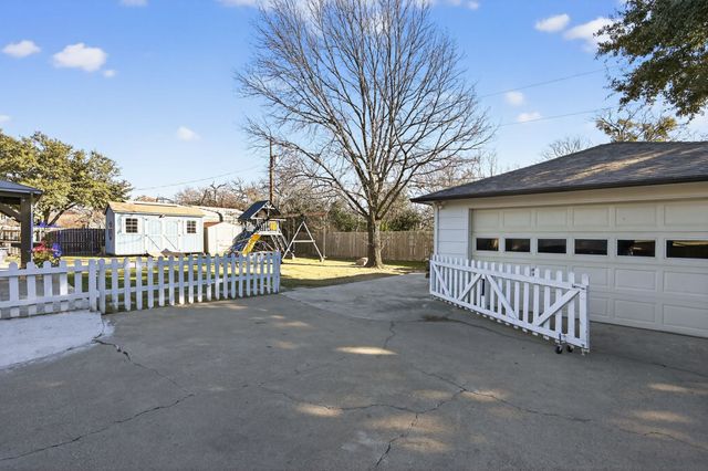 212 Edgewood Drive, Highland Village, TX 75077