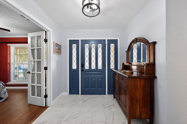 212 Edgewood Drive, Highland Village, TX 75077