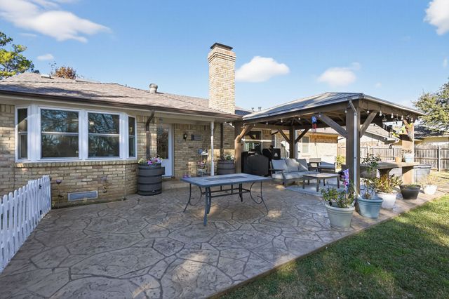 212 Edgewood Drive, Highland Village, TX 75077