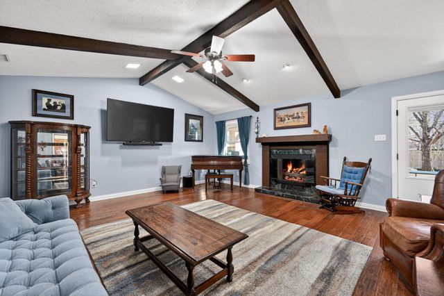 212 Edgewood Drive, Highland Village, TX 75077