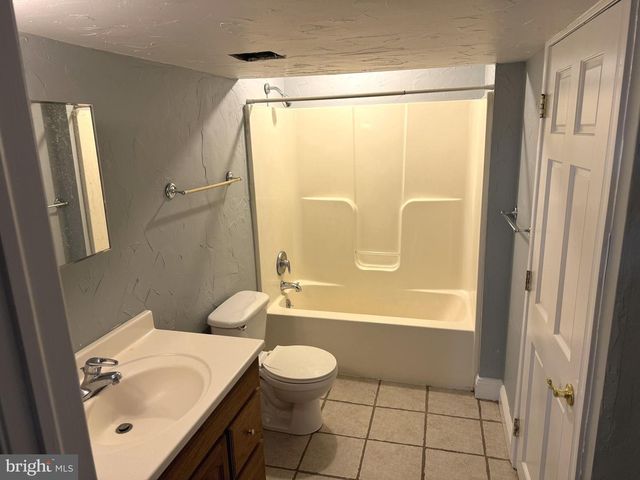 172-174 W MAIN ST, Leola, PA 17540