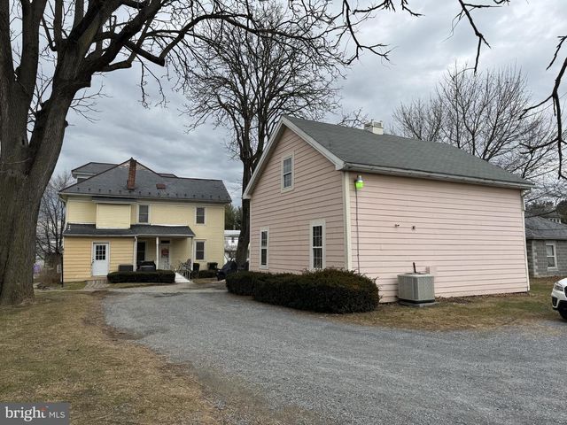 172-174 W MAIN ST, Leola, PA 17540