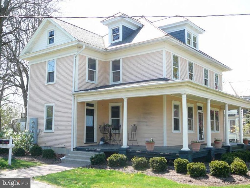 172-174 W MAIN ST, Leola, PA 17540