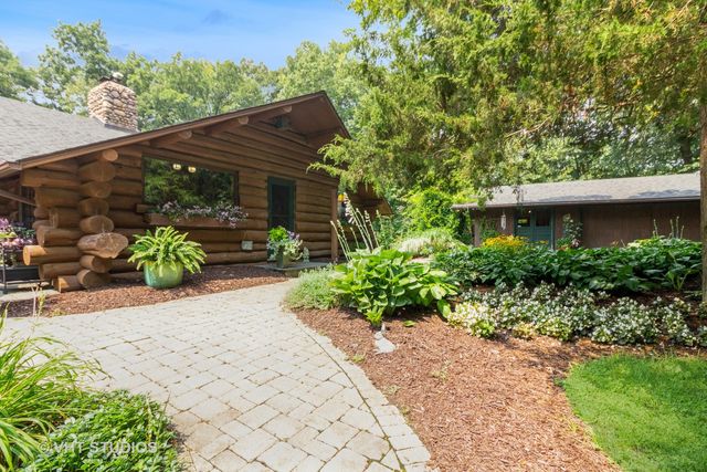 4476 W Edgewood Road, Dixon, IL 61021