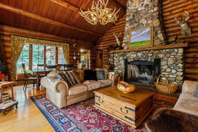 4476 W Edgewood Road, Dixon, IL 61021