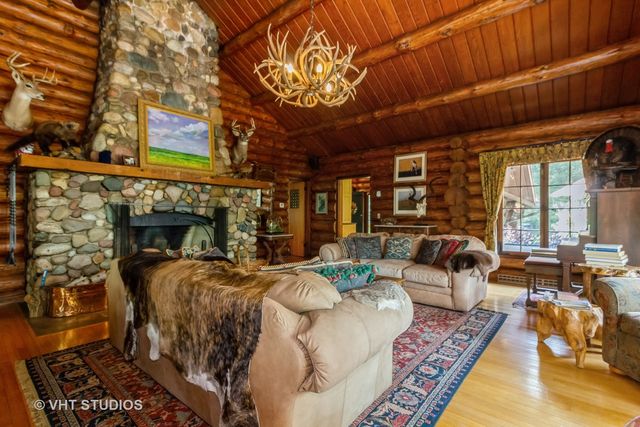 4476 W Edgewood Road, Dixon, IL 61021