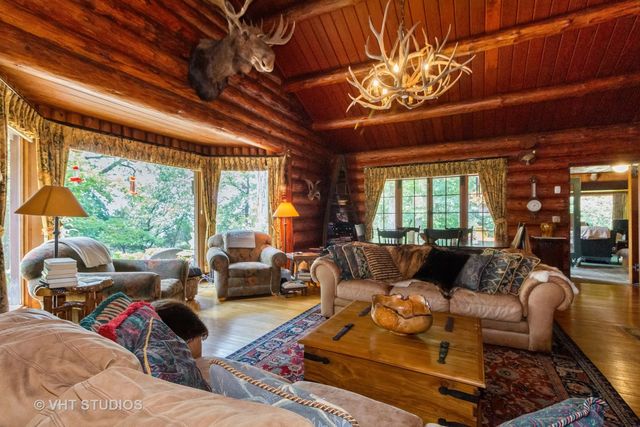 4476 W Edgewood Road, Dixon, IL 61021