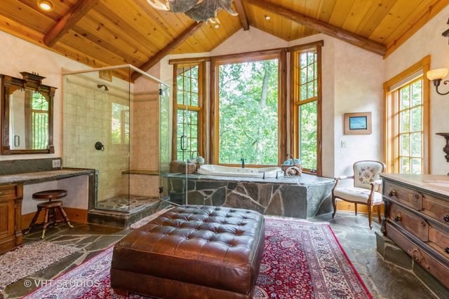 4476 W Edgewood Road, Dixon, IL 61021