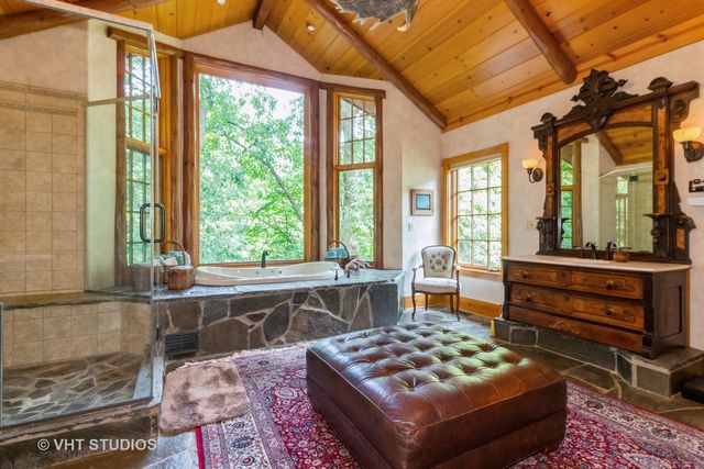 4476 W Edgewood Road, Dixon, IL 61021