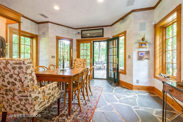 4476 W Edgewood Road, Dixon, IL 61021