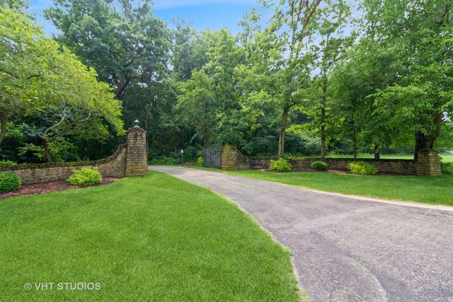 4476 W Edgewood Road, Dixon, IL 61021