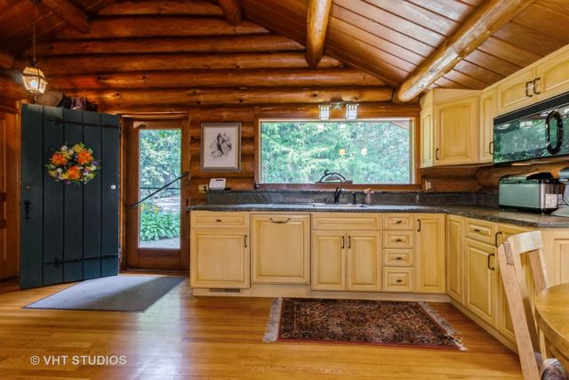 4476 W Edgewood Road, Dixon, IL 61021