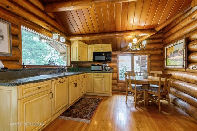 4476 W Edgewood Road, Dixon, IL 61021